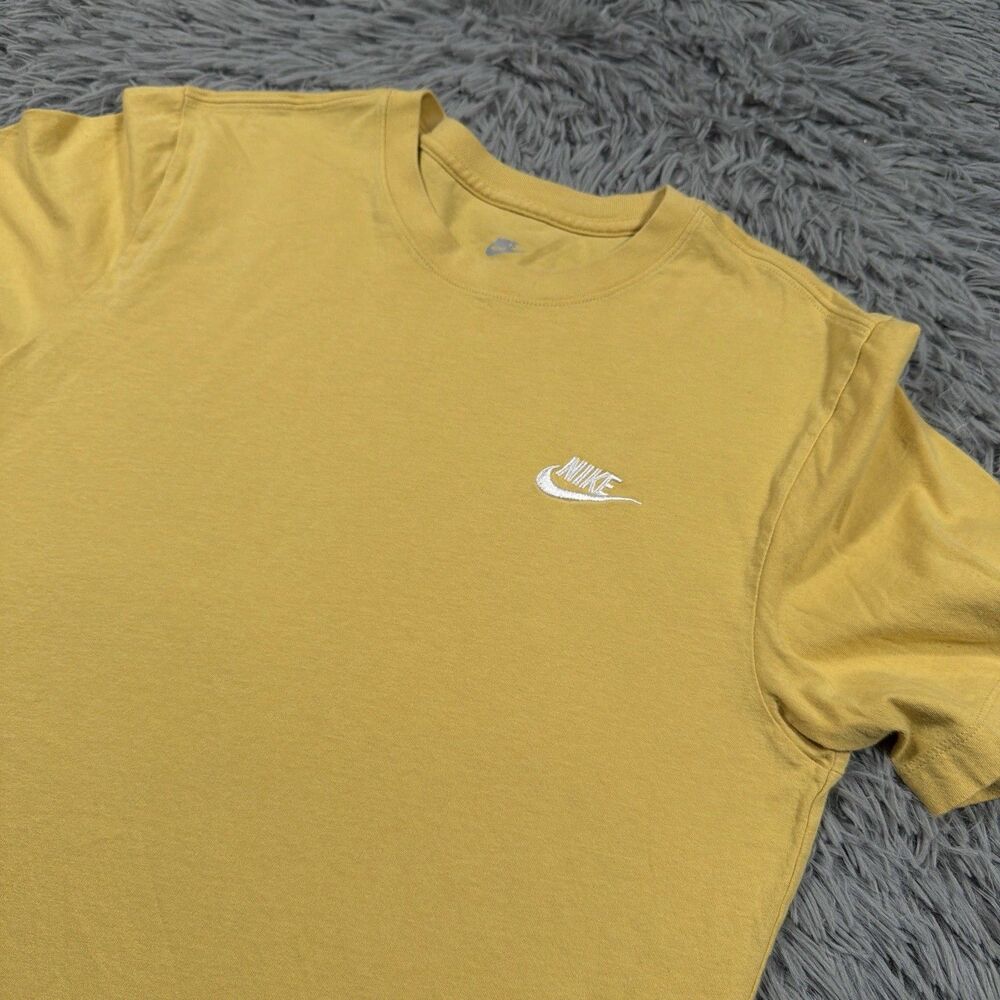 Nike Shirt Small Yellow Sportswear Club Swoosh Logo Streetwear Pullover Tee Mens